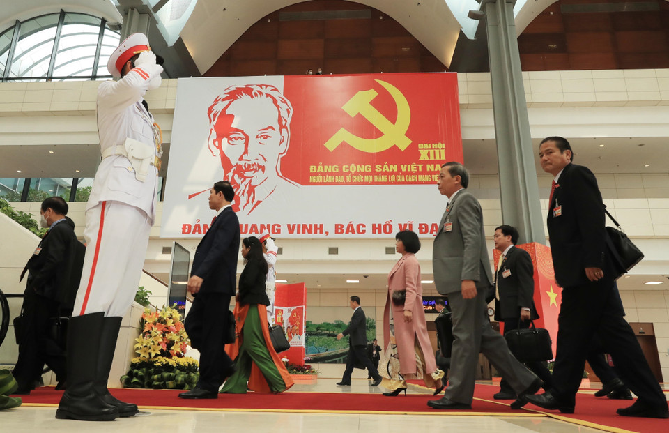 Chủ đề của Đại hội là: Tăng cường xây dựng, chỉnh đốn Đảng và hệ thống chính trị trong sạch, vững mạnh; khơi dậy khát vọng phát triển đất nước, phát huy ý chí, sức mạnh đại đoàn kết toàn dân tộc kết hợp với sức mạnh thời đại; tiếp tục đẩy mạnh toàn diện, đồng bộ công cuộc đổi mới; xây dựng và bảo vệ vững chắc Tổ quốc, giữ vững môi trường hòa bình, ổn định; phấn đấu đến giữa thế kỷ XXI nước ta trở thành nước phát triển, theo định hướng xã hội chủ nghĩa. (Nguồn: TTXVN)