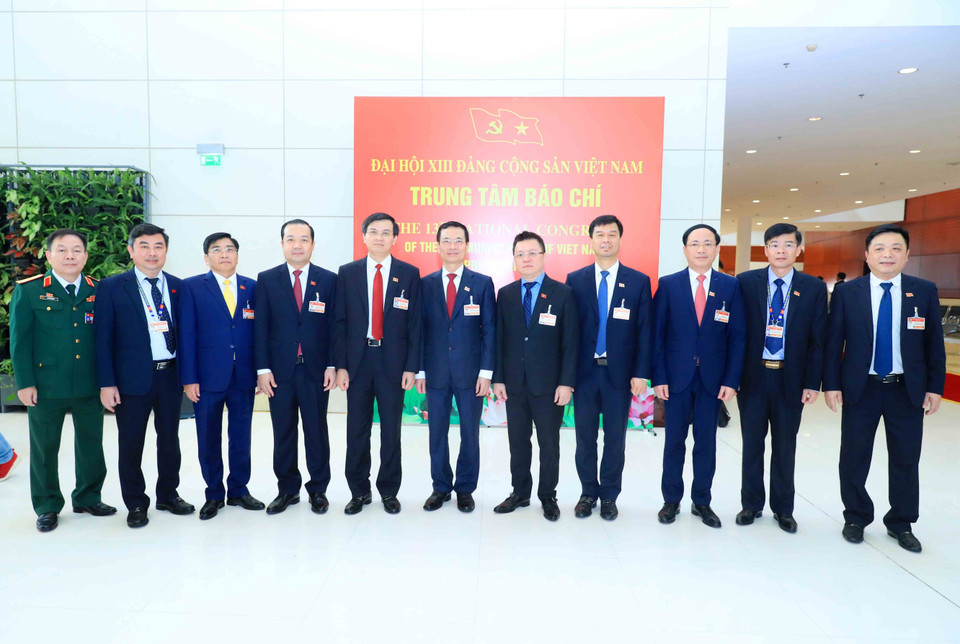 Các đại biểu chụp ảnh lưu niệm trước khi bước vào phiên bế mạc Đại hội. (Nguồn: TTXVN)