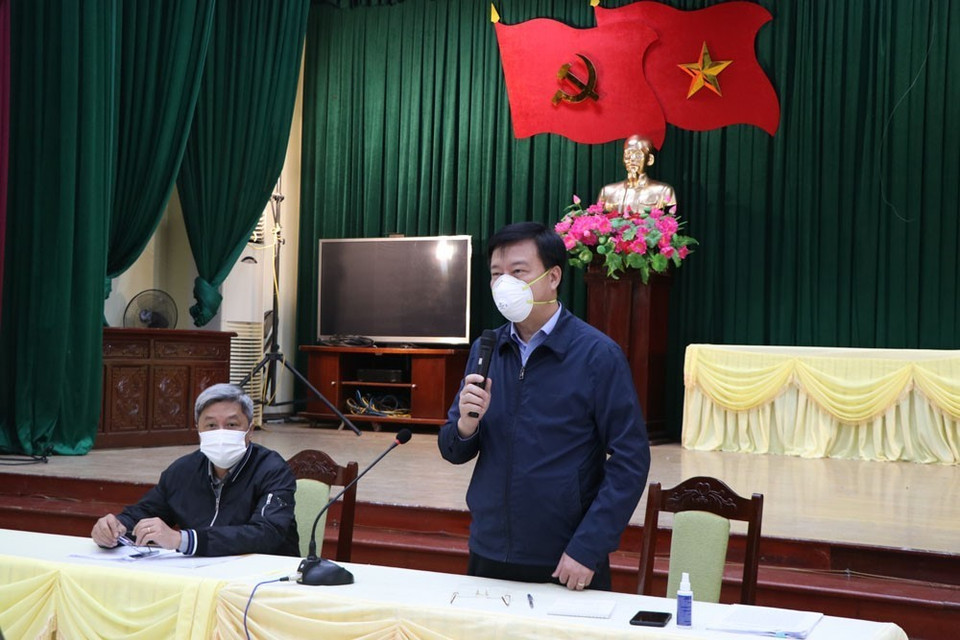 Bí thư Tỉnh ủy Hải Dương Phạm Xuân Thăng phát biểu tại cuộc làm việc với đoàn công tác Bộ Y tế sáng 18/2 tại huyện Cẩm Giàng. (Ảnh: Mạnh Minh/TTXVN)