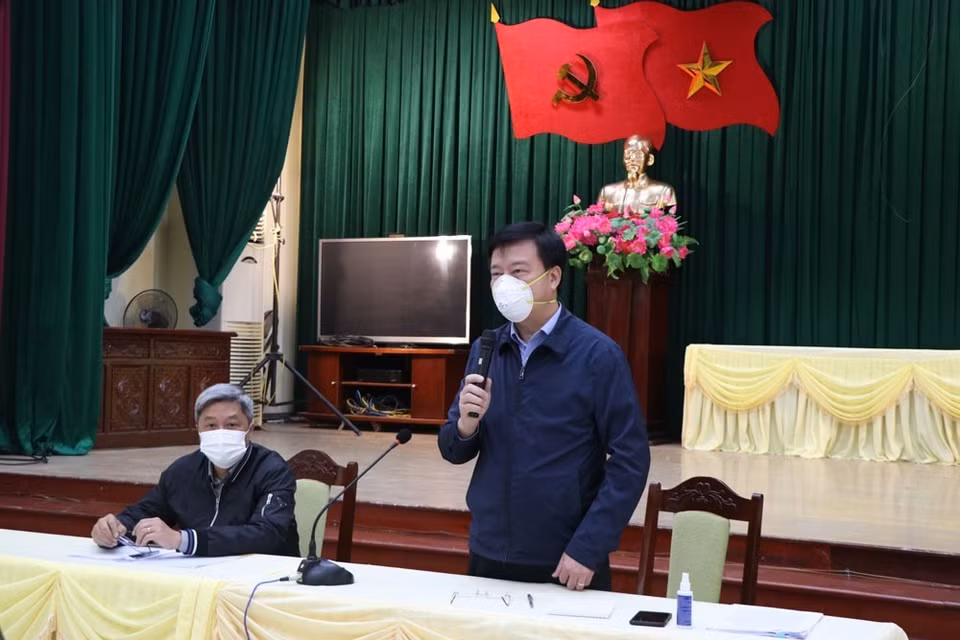 Bí thư Tỉnh ủy Hải Dương Phạm Xuân Thăng phát biểu tại cuộc làm việc với đoàn công tác Bộ Y tế sáng 18/2 tại huyện Cẩm Giàng. (Ảnh: Mạnh Minh/TTXVN)