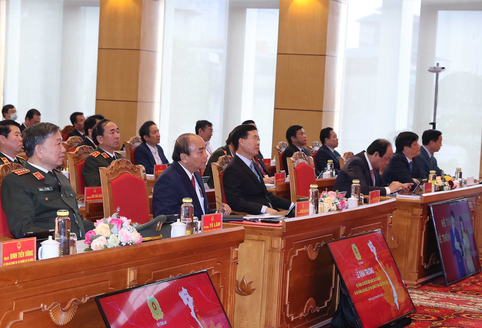 Thủ tướng Nguyễn Xuân Phúc và các đại biểu tham dự buổi lễ. (Ảnh: Thống Nhất/TTXVN)