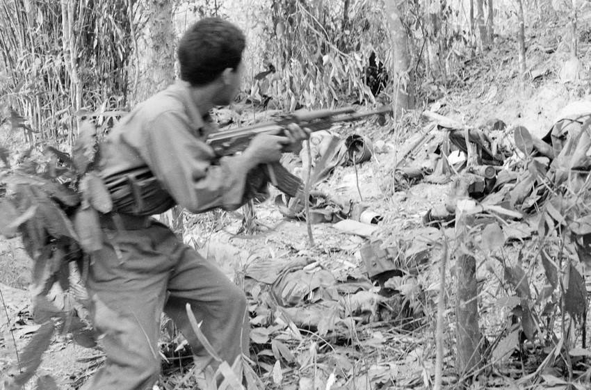 Phối hợp chặt chẽ giữa lực lượng cơ động với lực lượng tại chỗ, tạo sức mạnh tổng hợp đánh thắng địch có quân số đông, trang bị, phương tiện chiến tranh hiện đại là bài học quý trong nghệ thuật chỉ đạo tác chiến của chiến dịch Đường 9 - Nam Lào. (Ảnh: TTXVN)