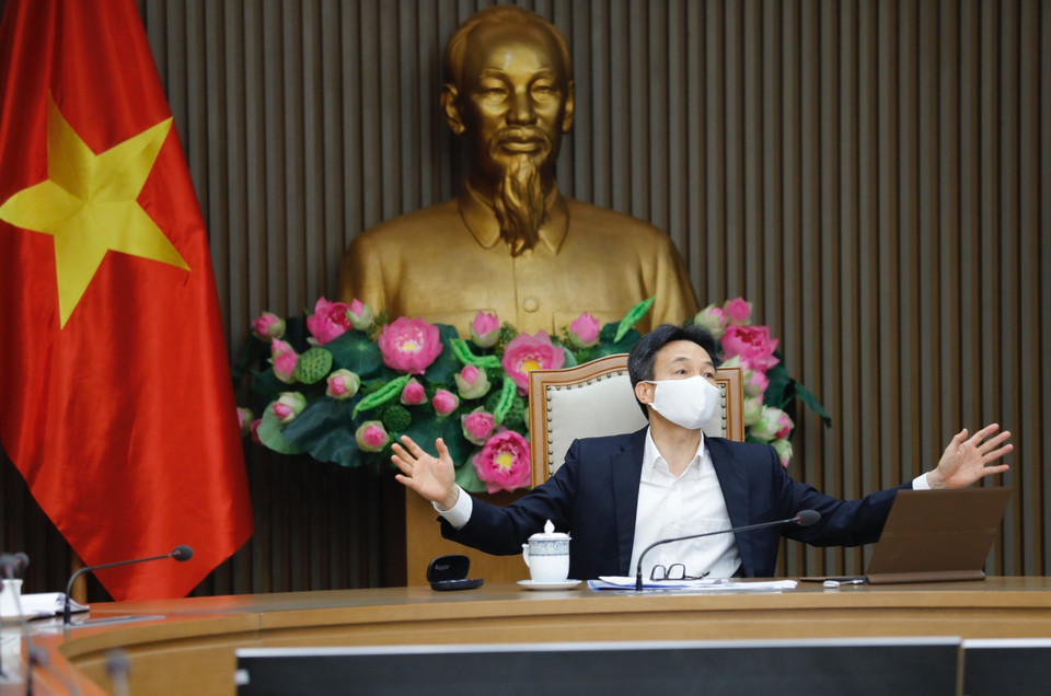 Phó Thủ tướng Vũ Đức Đam chủ trì họp Thường trực Ban Chỉ đạo quốc gia phòng, chống dịch bệnh COVID-19. (Ảnh: Dương Giang/TTXVN)