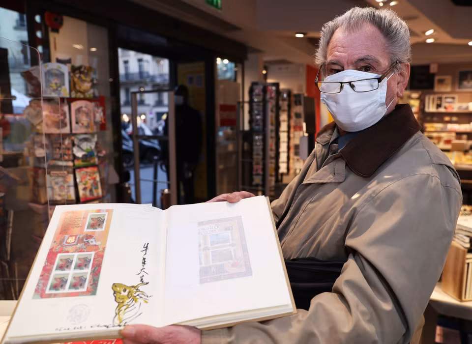 Bộ sưu tập tem mừng Tết Nguyên đán Tân Sửu do một họa sỹ Trung Quốc tại Paris, Pháp sáng tạo. (Nguồn: THX/TTXVN)