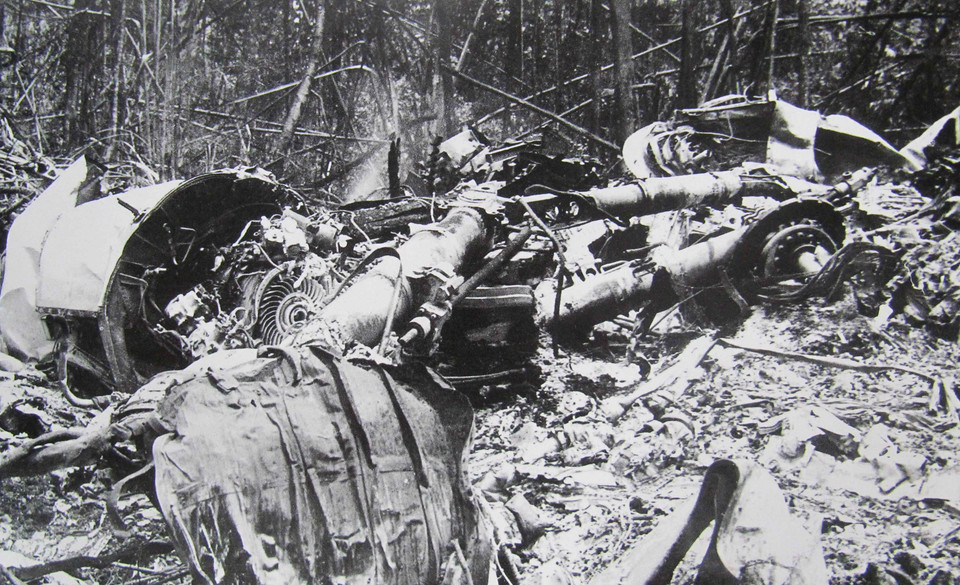 Xác máy bay vận tải AC-130 của Mỹ bị quân giải phóng bắn rơi trong chiến dịch Đường 9 - Nam Lào, mùa Xuân năm 1971. (Ảnh: Tư liệu/TTXVN phát)