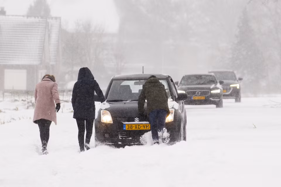 Tuyết phủ trắng xóa tại Haarlem, Hà Lan ngày 7/2/2021. (Nguồn: AFP/TTXVN)