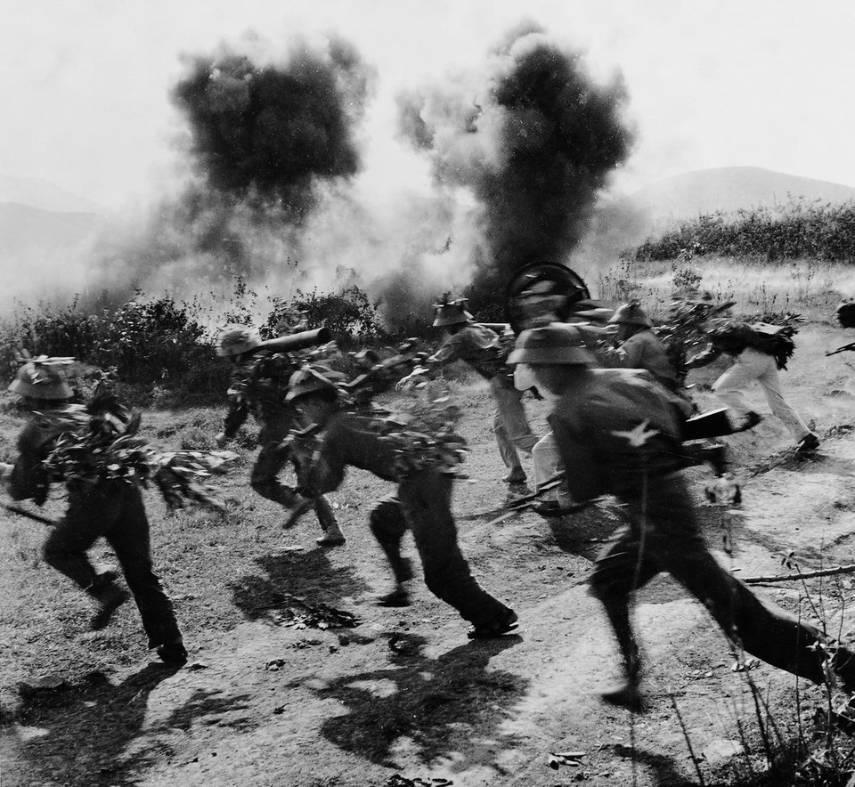 Quân giải phóng triển khai tấn công địch trong chiến dịch Đường 9 - Nam Lào. Sức lan tỏa của chiến thắng Đường 9 - Nam Lào vượt ra khỏi giới hạn cả về mặt không gian và thời gian; xứng đáng là một trong những bản anh hùng ca trong kháng chiến chống Mỹ, cứu nước. (Ảnh: Nguyễn Đình Ưu/TTXVN)