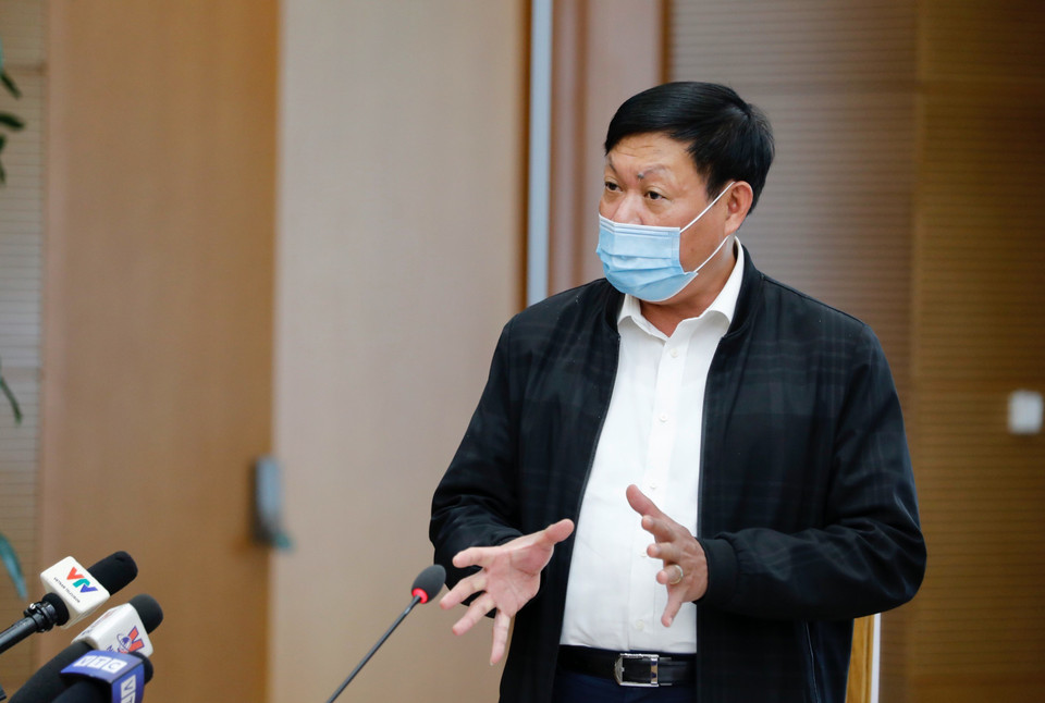 Thứ trưởng Bộ Y tế Đỗ Xuân Tuyên phát biểu tại cuộc làm việc với tỉnh Hải Dương. (Ảnh: Dương Giang/TTXVN)