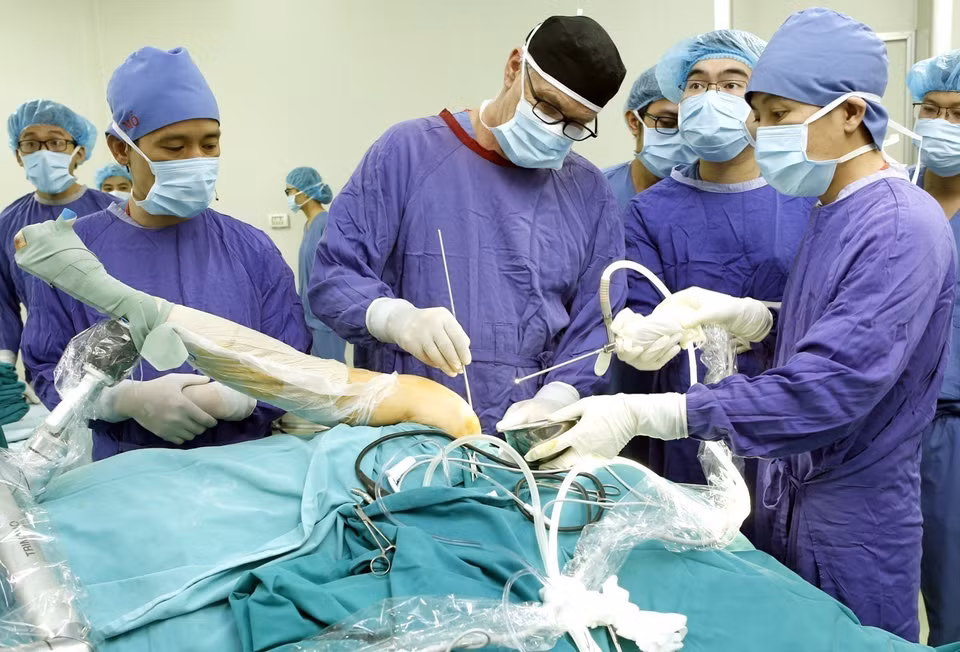 Ngày 16/10/2018, Ngân hàng Mô đầu tiên của Việt Nam đã khai trương tại Bệnh viện Hữu nghị Việt Đức. Đây là địa chỉ tiếp nhận, bảo quản, lưu trữ, vận chuyển, cung ứng, trao đổi mô, nhằm mục đích khám chữa bệnh, đào tạo, nghiên cứu khoa học. Việt Nam đã làm chủ được các kỹ thuật ghép tạng quan trọng và thường gặp trong lâm sàng, như thận, tim, gan, tụy, phổi, tiến hành hơn 1.500 ca ghép mỗi năm với tỷ lệ thành công tương đương nhiều nước tiên tiến trên thế giới. (Nguồn: TTXVN)