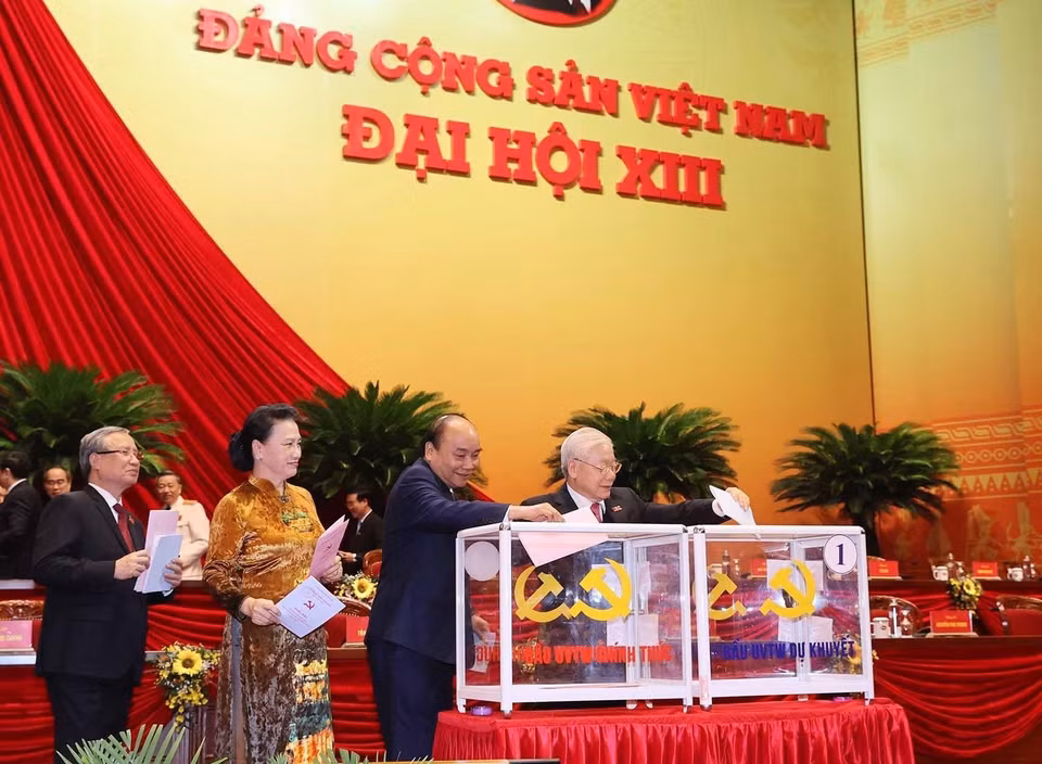 Tổng Bí thư, Chủ tịch nước Nguyễn Phú Trọng, Thủ tướng Nguyễn Xuân Phúc, Chủ tịch Quốc hội Nguyễn Thị Kim Ngân, Thường trực Ban Bí thư Trần Quốc Vượng bỏ phiếu bầu Ban Chấp hành Trung ương khóa XIII. (Nguồn: TTXVN)