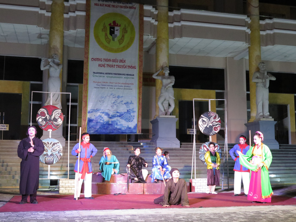 Một cảnh trong trích đoạn vở Quan âm Thị Kính. (Ảnh: Phan Sáu/TTXVN)