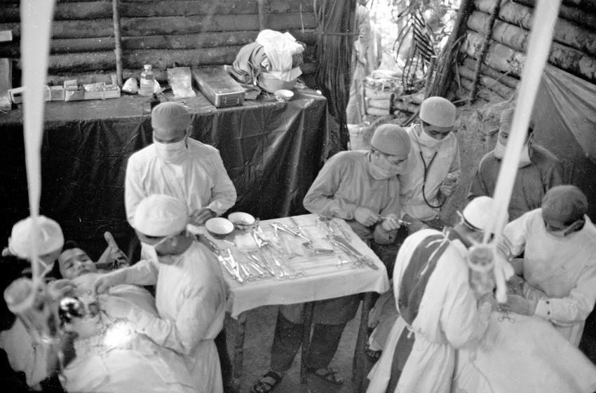 Quân y viện dã chiến mặt trận Đường 9 - Nam Lào (1971). (Ảnh: Lương Nghĩa Dũng/TTXVN)