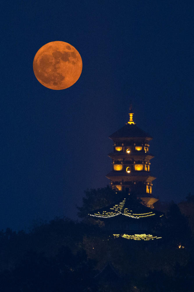 Siêu Trăng xuất hiện ở Nam Kinh, Trung Quốc ngày 14/11. (Nguồn: QQ)