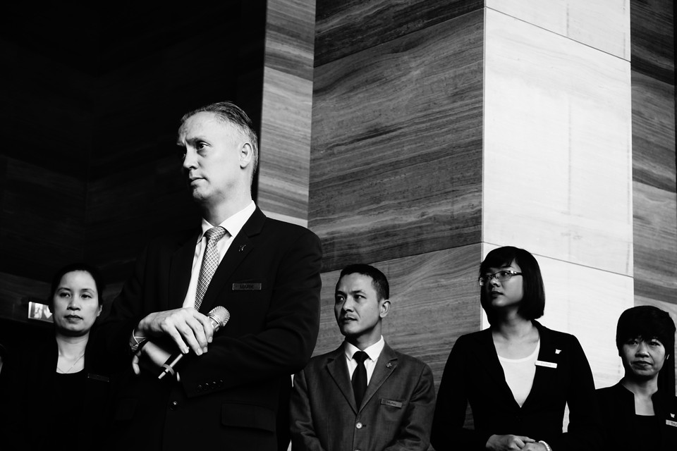 Theo ông Mark Van Der Wielen – Tổng Giám đốc của khách sạn JW Marriott: 'Phòng Tổng thống được mật vụ Mỹ bảo vệ rất nhiều lớp, toàn bộ nhân viên bảo vệ của khách sạn được huy động chốt ở vòng ngoài. Tôi cảm thấy áp lực, trách nhiệm rất lớn.' (Ảnh: Võ Phương/Vietnam+)