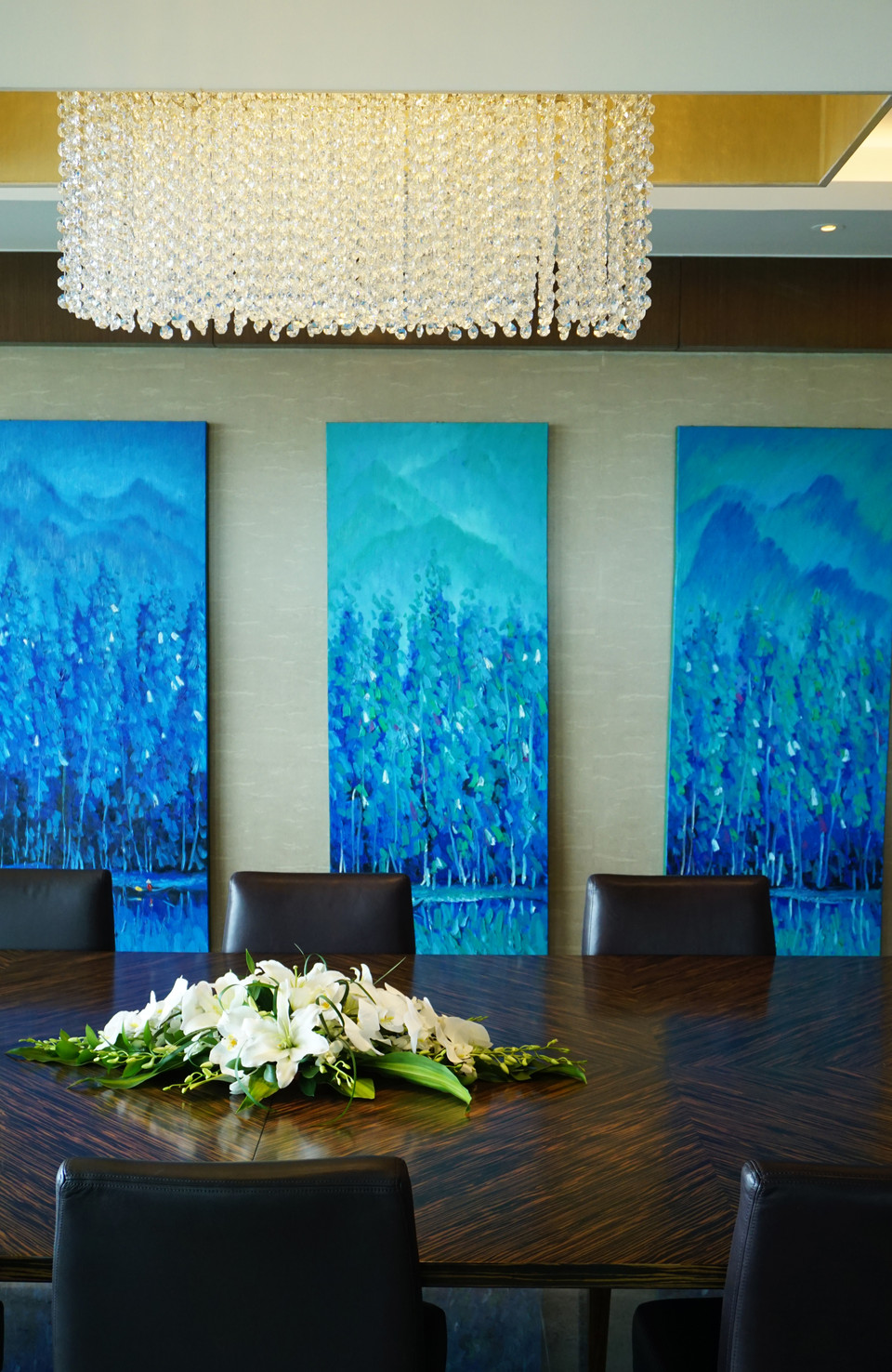 Các trang trí trên tường cũng thể hiện tính thẩm mỹ cao. (Ảnh: Võ Phương/Vietnam+)