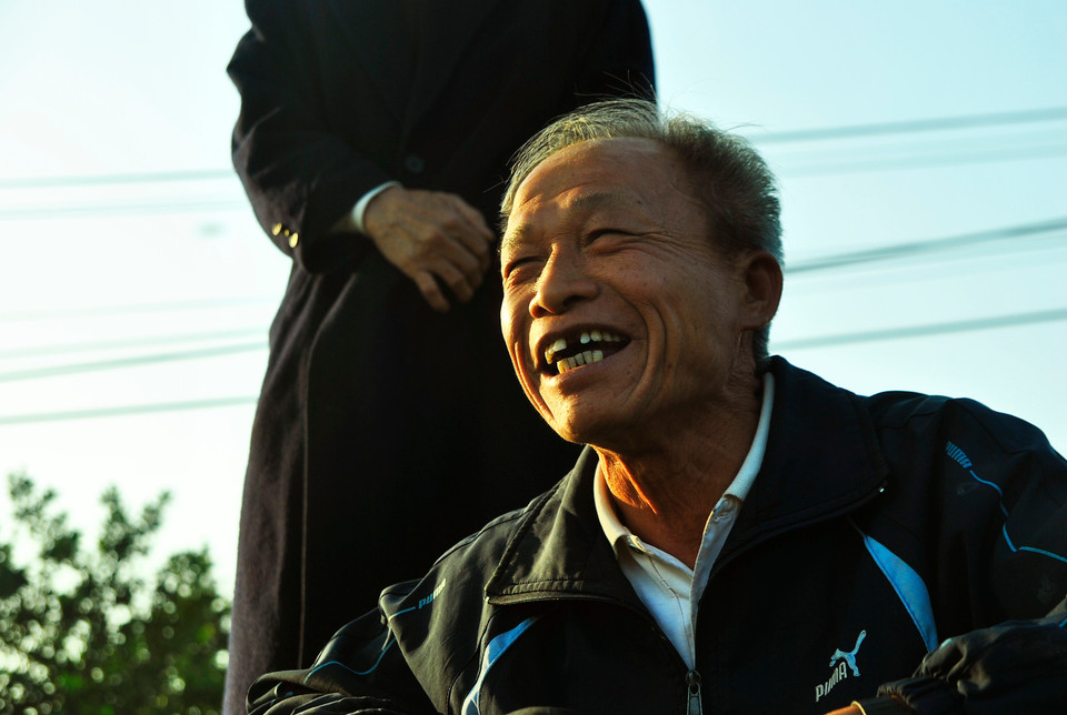 21 năm qua, kể từ ngày đầu tiên Kiểm 'bóng đá' bắt đầu công việc của mình, nụ cười chưa bao giờ tắt trên gương mặt người thương binh già này.