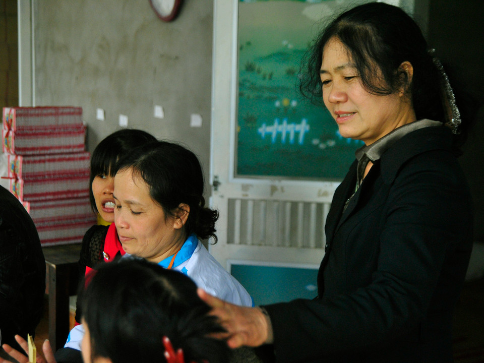 "Các con hãy luôn tự hào về chính mình!" (Ảnh: Sơn Bách-Võ Phương)