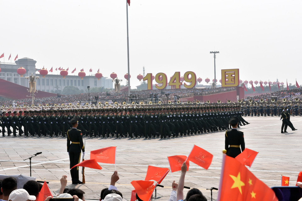 Quang cảnh Lễ diễu binh, diễu hành. (Ảnh: Lương Tuấn/TTXVN)