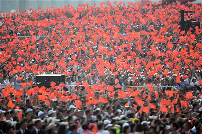 Quần chúng nhân dân tham dự lễ kỷ niệm 70 năm Quốc khánh nước Cộng hòa Nhân dân Trung Hoa tại Bắc Kinh ngày 1/10/2019. (Nguồn: THX/TTXVN)