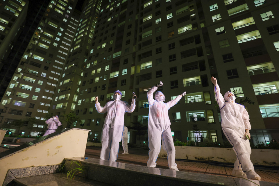 Hình ảnh những nghệ sỹ tình nguyện vì cộng đồng là một hình ảnh đẹp, lan tỏa tinh thần tích cực rất lớn. (Ảnh: Ngô Trần Hải An/Vietnam+)