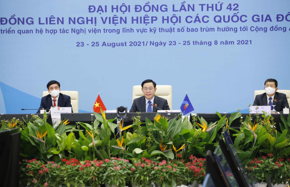 Chủ tịch Quốc hội Vương Đình phát biểu. (Ảnh: Doãn Tấn/TTXVN)