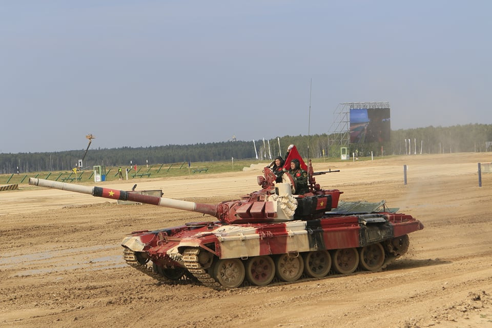 Kết thúc bài thi, đội tuyển xe tăng Việt Nam đã thi đấu xuất sắc khi bắn trúng 5/5 mục tiêu và cán đích với thời gian 24 phút 45 giây. (Ảnh: Trần Hiếu/Vietnam+)