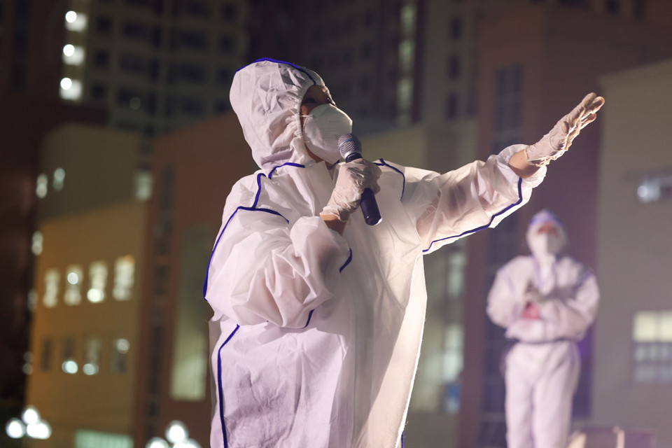 Sự chung tay của các nghệ sỹ là điểm sáng, góp thêm ngọn lửa tiếp sức cho Thành phố Hồ Chí Minh cũng như các tỉnh miền Nam vượt qua đại dịch. (Ảnh: Ngô Trần Hải An/Vietnam+)