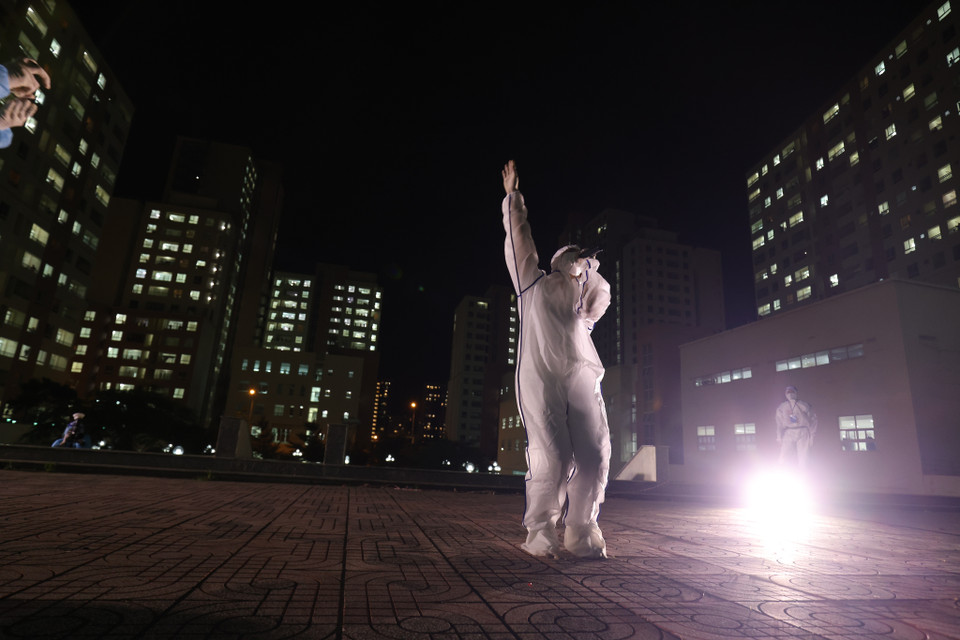 Trong nhiều tháng qua, nhóm nghệ sỹ do MC Quỳnh Hoa dẫn đầu đã thực hiện nhiều hoạt động thiện nguyện vô cùng ý nghĩa. (Ảnh: Ngô Trần Hải An/Vietnam+)