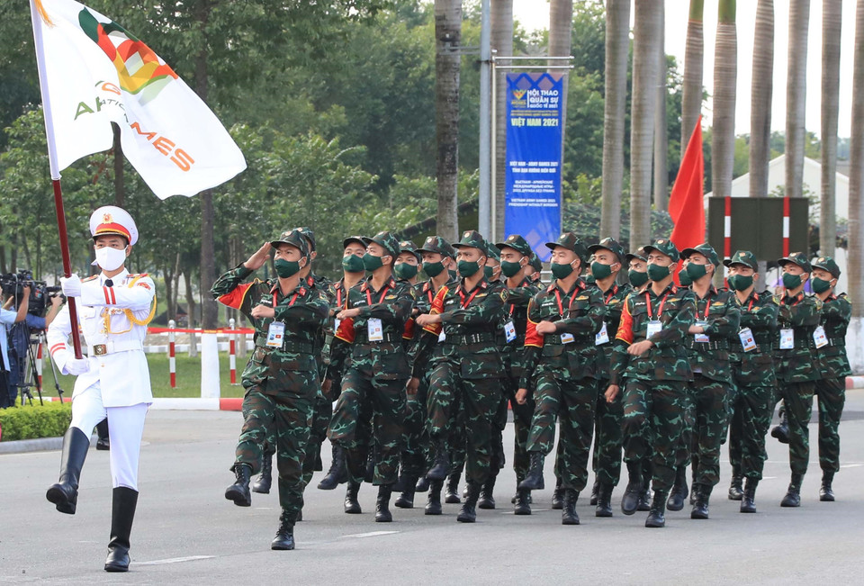 Các trọng tài của hội thao dự lễ khai mạc. (Ảnh: Trọng Đức/TTXVN)