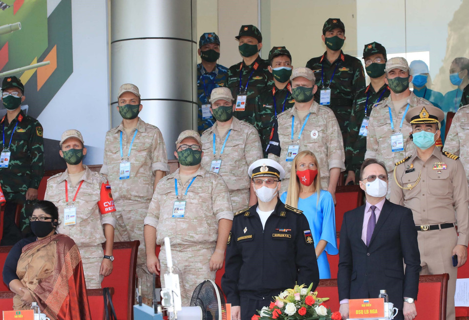 Đại biểu quân đội các nước có đội tuyển tham dự tại lễ khai mạc. (Ảnh: Trọng Đức/TTXVN)