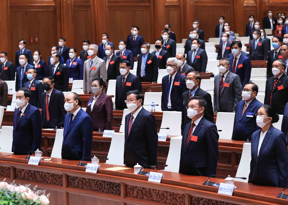 Chủ tịch nước Nguyễn Xuân Phúc cùng các vị lãnh đạo Đảng, Nhà nước Lào dự Lễ bàn giao và khánh thành Tòa Nhà Quốc hội mới. (Ảnh: Thống Nhất/TTXVN)