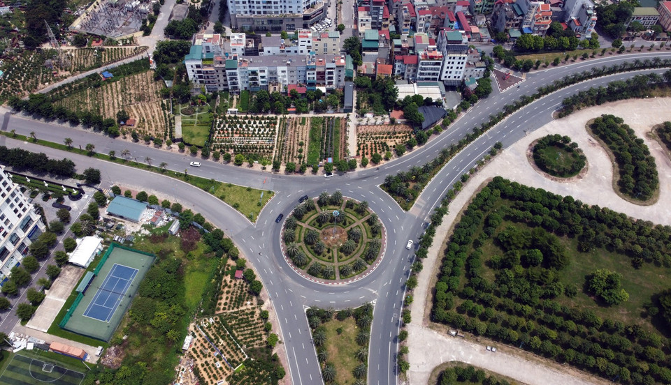 Nút giao thông Âu Cơ - Cầu Nhật Tân vắng vẻ nhìn từ trên cao. (Ảnh: Huy Hùng/TTXVN)