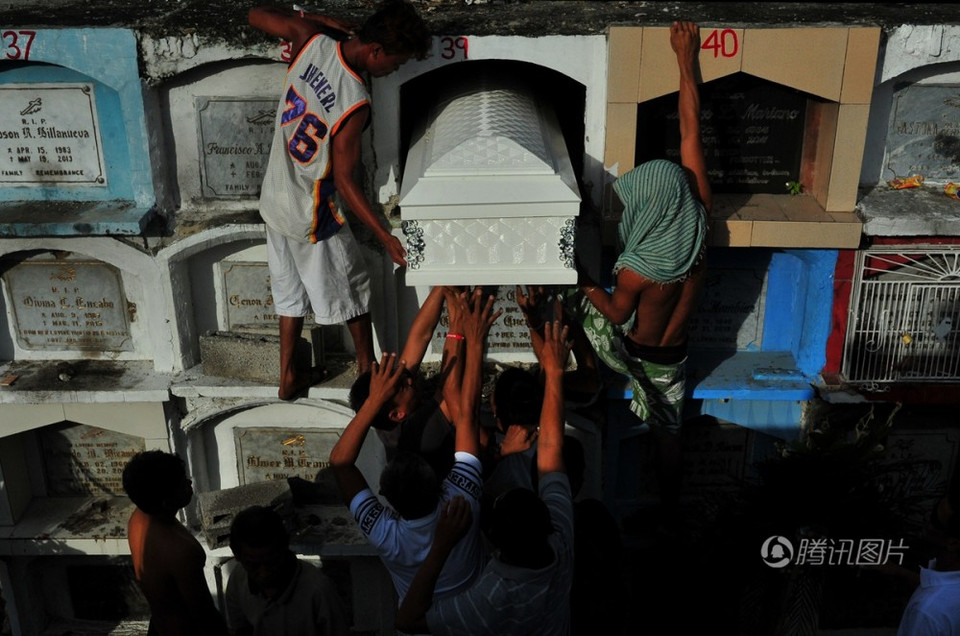 Đây là một nghĩa trang đặc biệt, nơi an nghỉ của người chết và cũng là nhà của người sống, tại thành phố Cebu của Philippines. Nghĩa trang này xây dựng từ năm 1906, cũng là nghĩa trang lâu đời và lớn nhất ở đây. (Nguồn: Sipa)