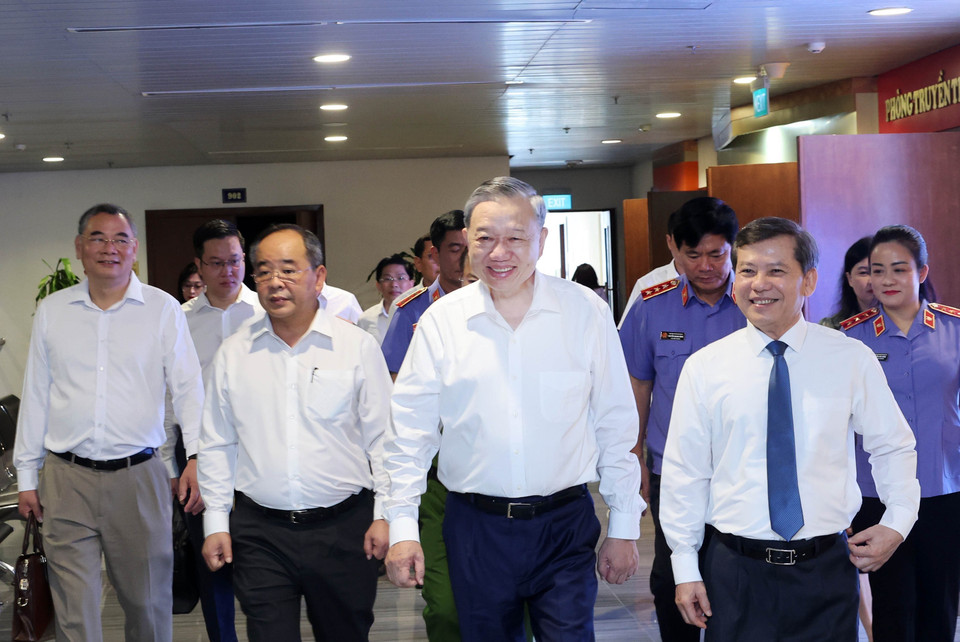 Chủ tịch nước Tô Lâm đến thăm và làm việc tại Viện Kiểm sát Nhân dân Tối cao. (Ảnh: Nhan Sáng/TTXVN)