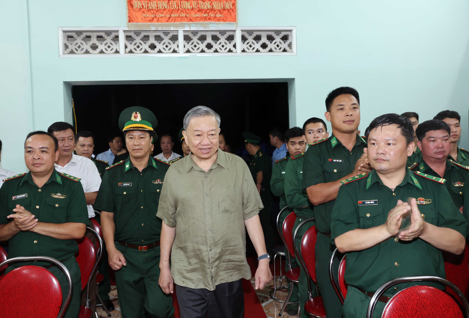 Chủ tịch nước Tô Lâm đến thăm Đồn Biên phòng cửa khẩu Sóc Giang. (Ảnh: Nhan Sáng/TTXVN)