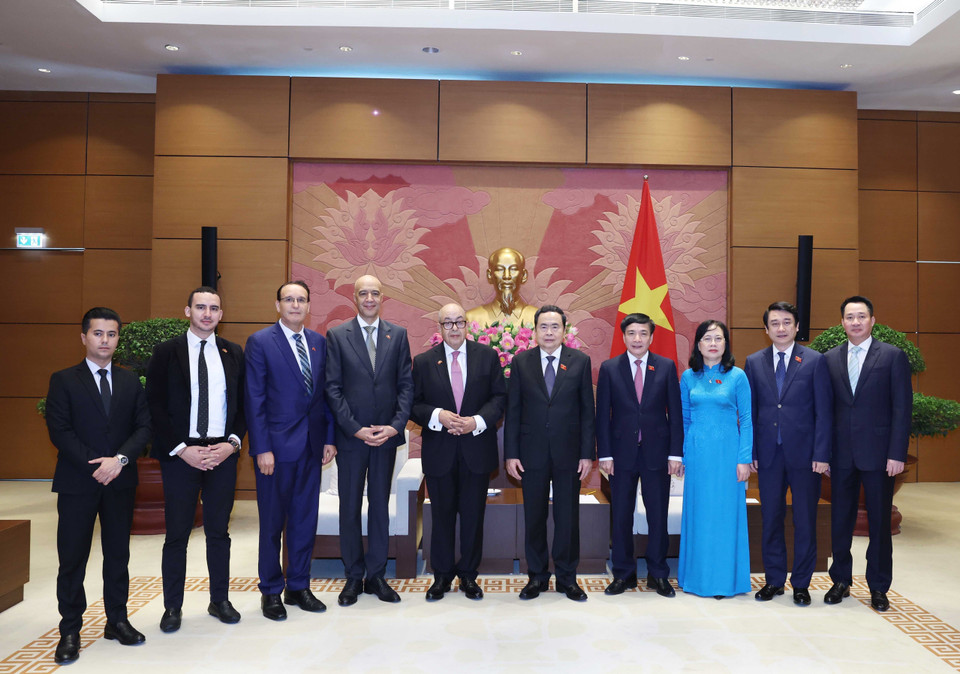 Chủ tịch Quốc hội Trần Thanh Mẫn tiếp Tổng Thư ký Hạ viện Maroc kiêm Chủ tịch Hiệp hội Tổng Thư ký Nghị viện thế giới Najib El Khadi và các đại biểu. (Ảnh: Thống Nhất/TTXVN)