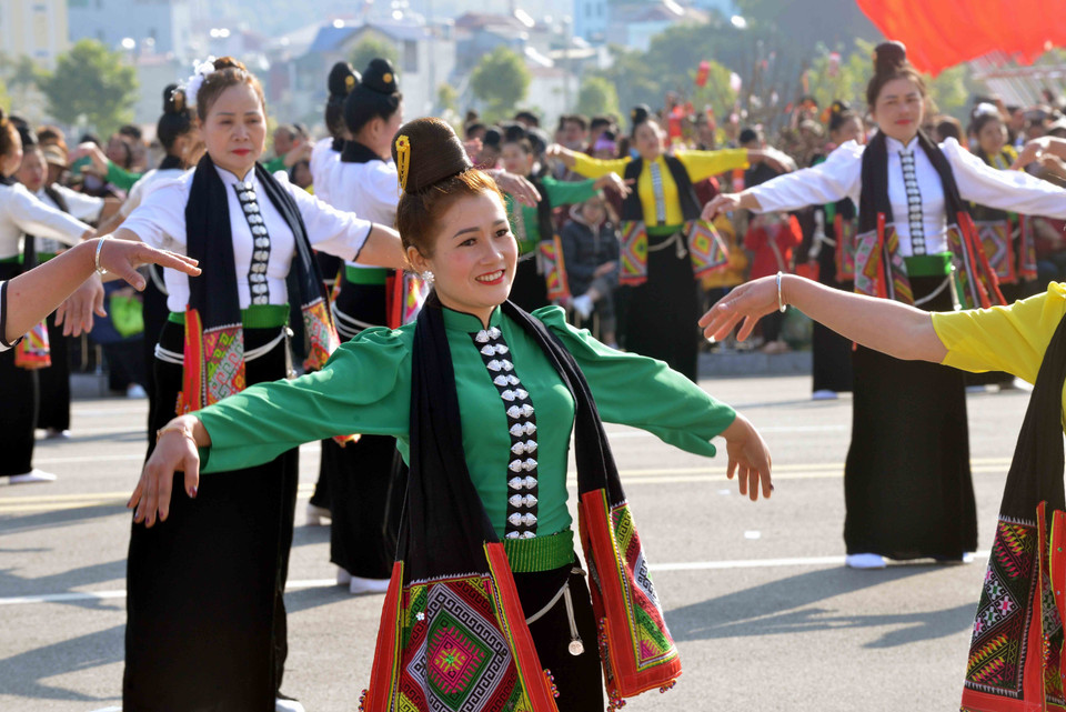 Sáng 25/1/2023, tại Quảng trường Tây Bắc, Ủy ban Nhân dân thành phố Sơn La tổ chức chương trình “Hội Xuân dâng Bác” nhân dịp Xuân Quý Mão. (Ảnh: Quang Quyết/TTXVN)