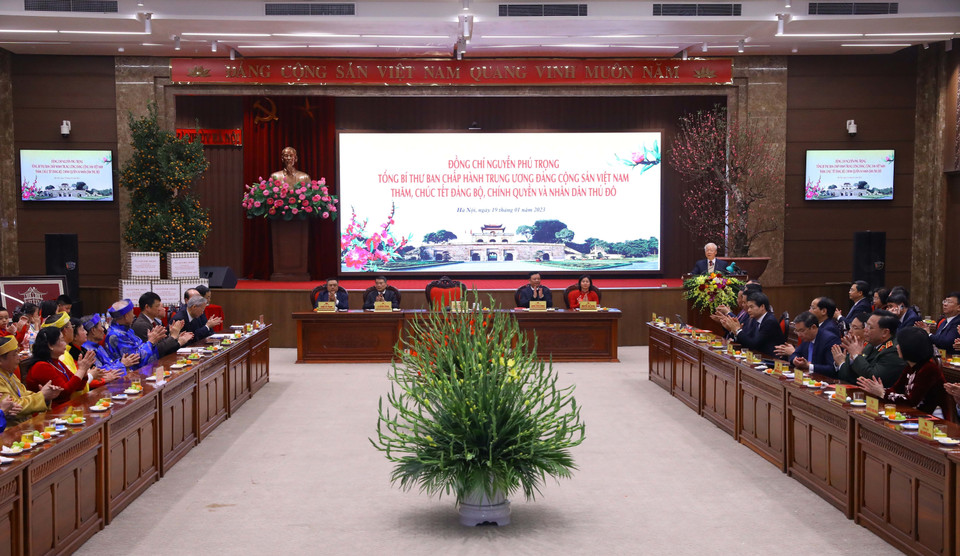 Quang cảnh Tổng Bí thư Nguyễn Phú Trọng chúc Tết Đảng bộ, chính quyền và nhân dân Thủ đô Hà Nội. (Ảnh: Văn Điệp/TTXVN)
