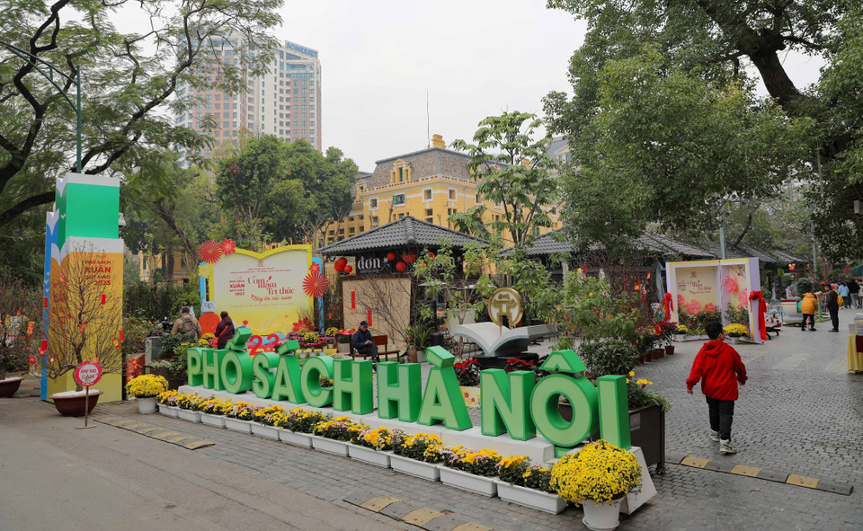 Phố Sách Hà Nội, điểm đến lý tưởng của du khách và các gia đình trong dịp đón Xuân mới tại thủ đô Hà Nội. (Ảnh: Thanh Tùng/TTXVN)