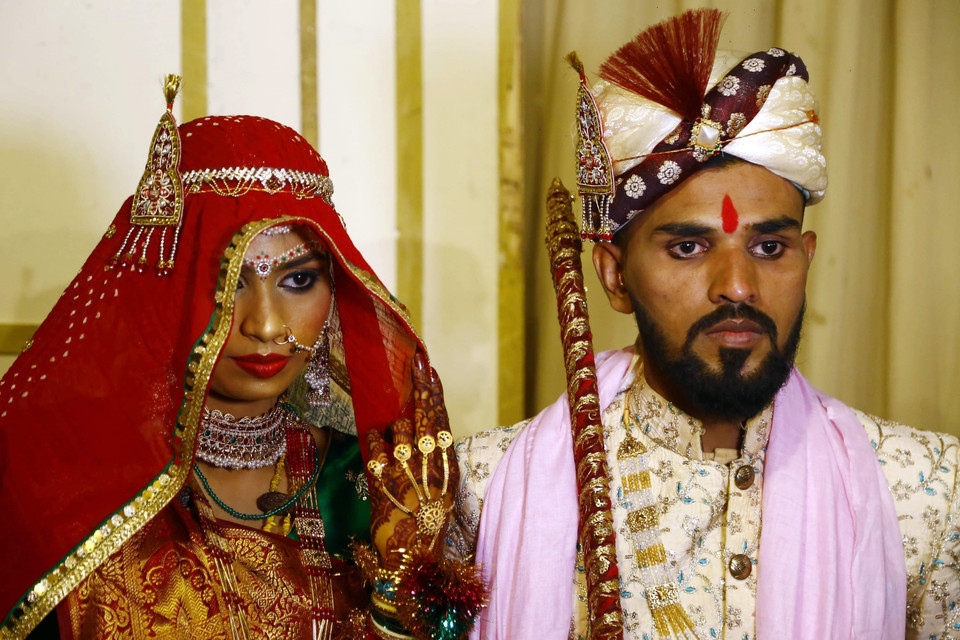 Một cặp uyên ương tại lễ cưới tập thể ở Karachi, Pakistan, ngày 8/1/2023. (Ảnh: THX/TTXVN)