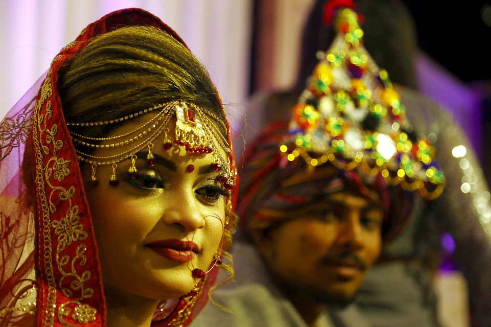 Cô dâu và chú rể tại lễ cưới tập thể ở Karachi, Pakistan, ngày 8/1/2023. (Ảnh: THX/TTXVN)