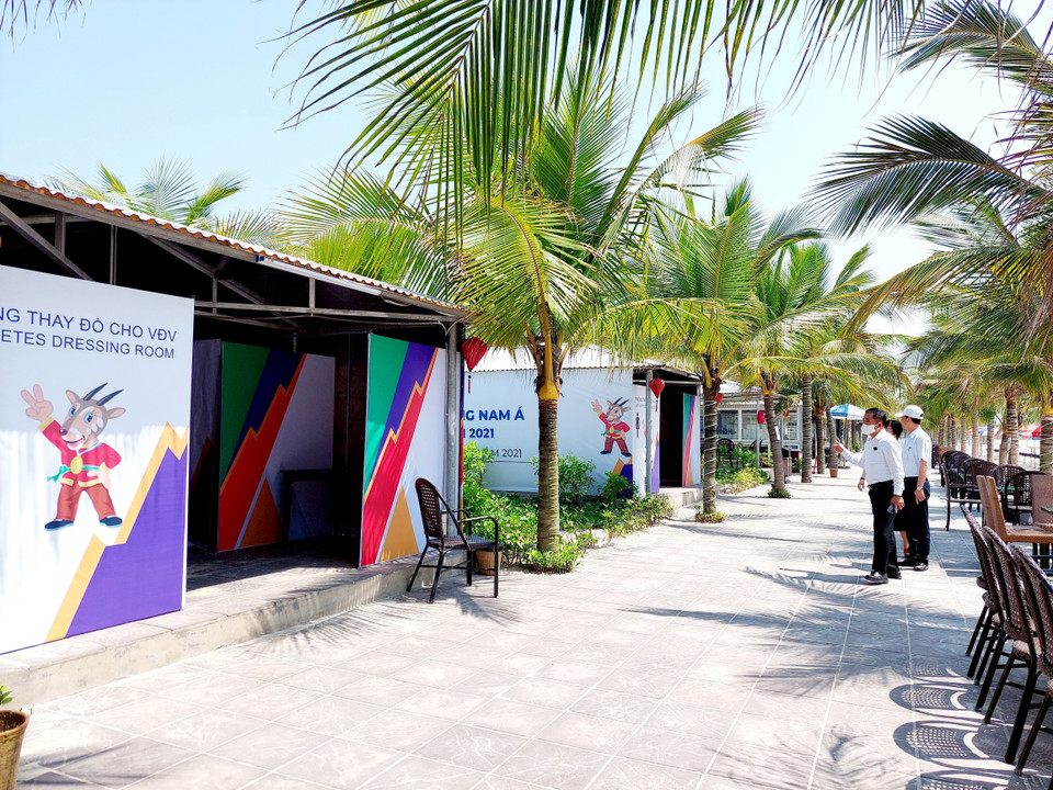 Các phòng thay đồ, họp đoàn được bố trí cạnh sân thi đấu, thuận tiện cho các đội. (Ảnh: Thanh Vân/TTXVN)