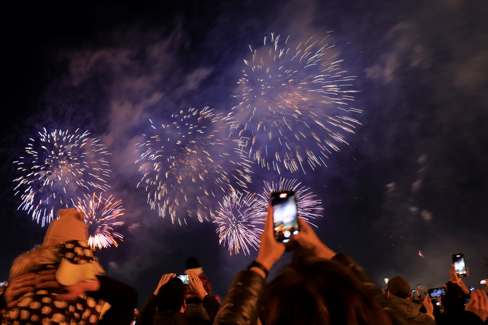 Tổng cộng có 36 điểm bắn pháo hoa trên toàn bộ các khu vực của thành phố Moskva. (Ảnh: Trần Hiếu/TTXVN)