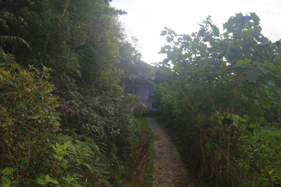 Đường vào Biệt thự đỏ của Pháp ở xóm Phia Đén, xã Thành Công, huyện Nguyên Bình, tỉnh Cao Bằng. (Ảnh: Chu Hiệu/TTXVN)