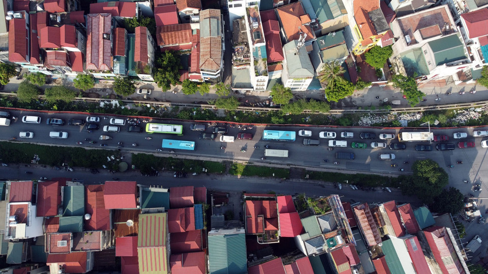 Tuyến đường Nghi Tàm thường xuyên xảy ra ùn tắc giao thông dù không phải giờ cao điểm. (Ảnh: Huy Hùng/TTXVN)