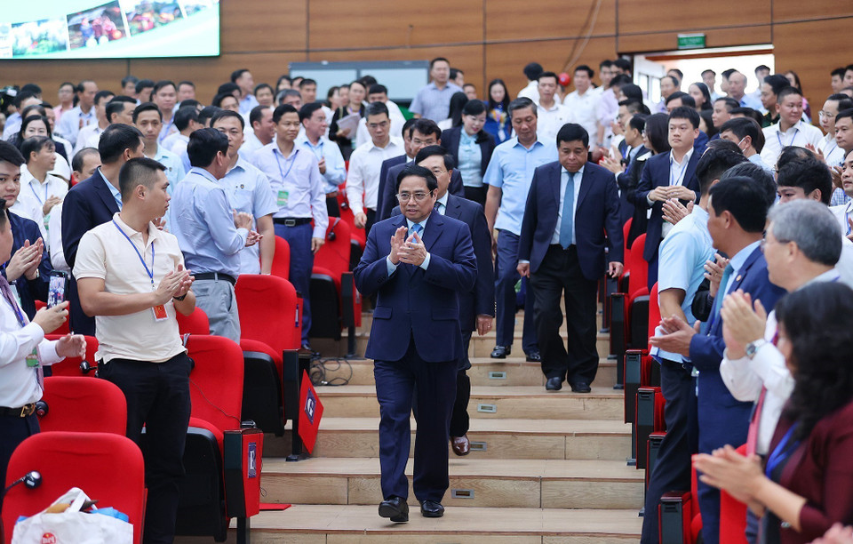 Thủ tướng Phạm Minh Chính đến dự Hội nghị triển khai Nghị quyết số 11. (Ảnh: Dương Giang/TTXVN)