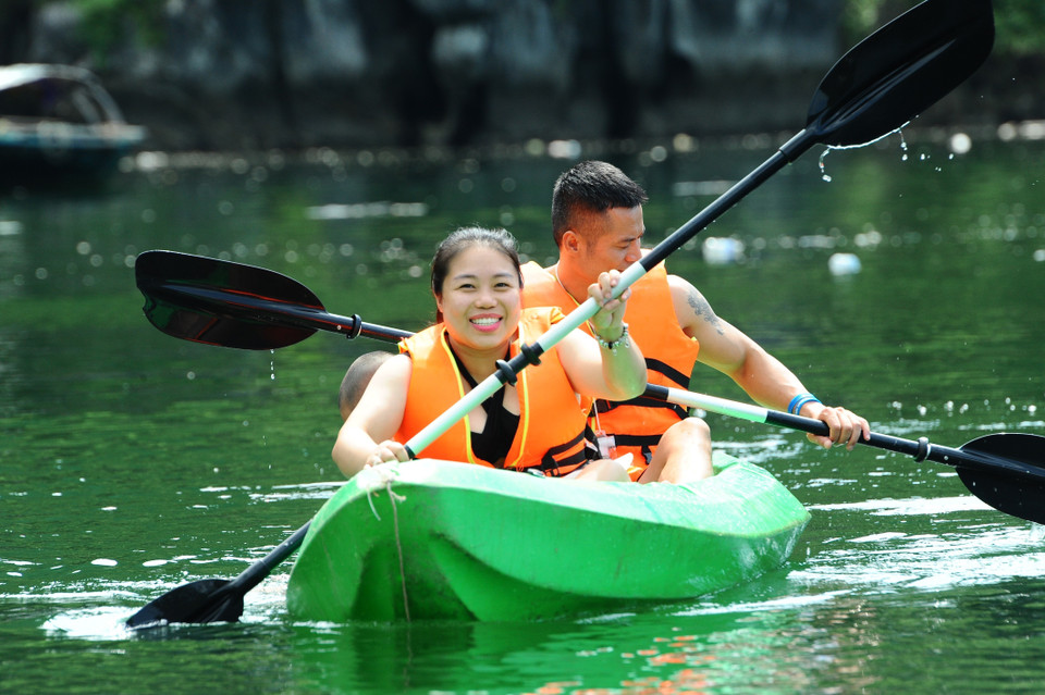 Năm 2004, quần đảo Cát Bà đã được UNESCO công nhận là Khu dự trữ sinh quyển thế giới, vịnh Lan Hạ cũng nằm trong danh sách những vịnh biển đẹp nhất thế giới với hàng trăm dãy núi kỹ vỹ cùng hàng trăm hang động đầy huyền bí. (Ảnh: Minh Đức/TTXVN)