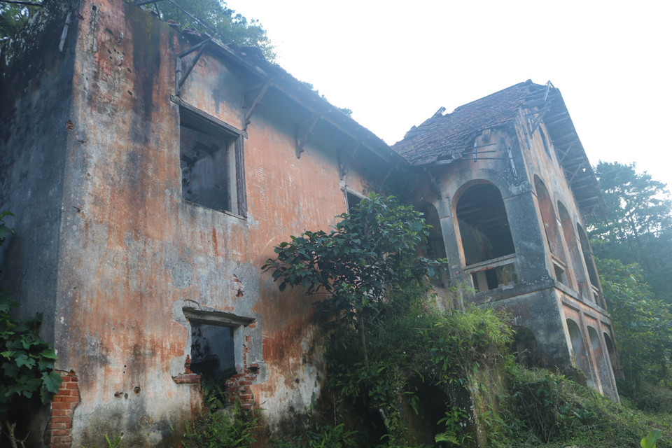 Ngành du lịch tỉnh Cao Bằng đang có những kế hoạch để bảo tồn và cải tạo ngôi biệt thự này thành trung tâm đa chức năng lưu giữ văn hóa, mẫu động vật, thảm thực vật phong phú của miền Phia Oắc-Phia Đén. (Ảnh: Chu Hiệu/TTXVN)