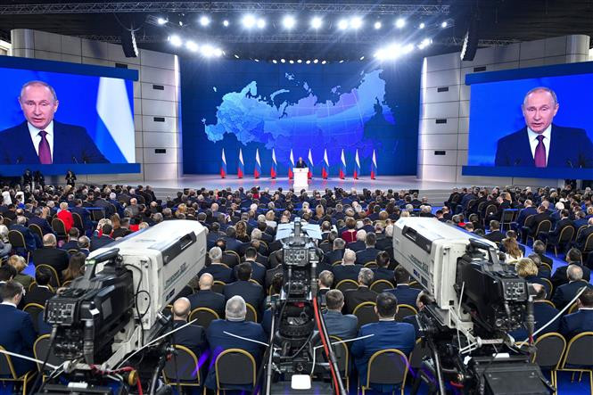 Đây là văn kiện chương trình pháp lý-chính trị thể hiện tầm nhìn các phương hướng chiến lược phát triển nước Nga trong tương lai gần. Văn kiện này đề cập tình hình chính trị, kinh tế, tư tưởng cũng như những đề xuất cụ thể về hoạt động lập pháp của hai viện Quốc hội. (Nguồn: AFP/TTXVN)