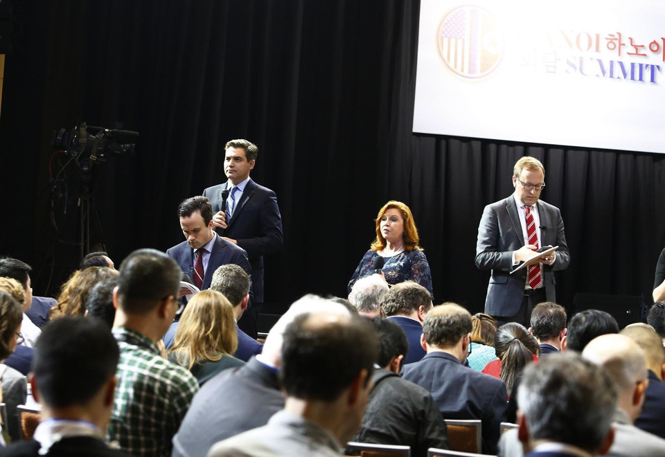 Rất đông phóng viên báo chí đến tham dự buổi họp báo. (Ảnh: Lâm Khánh/TTXVN)